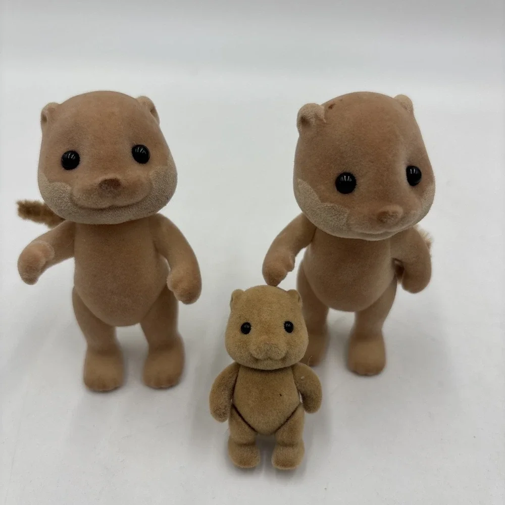 Sylvanian Families Neptune Otter Family And Baby Figure